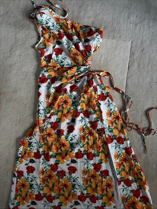 Dresses & Skirts - White Floral Maxi Dress with Yellow & Red Flowers